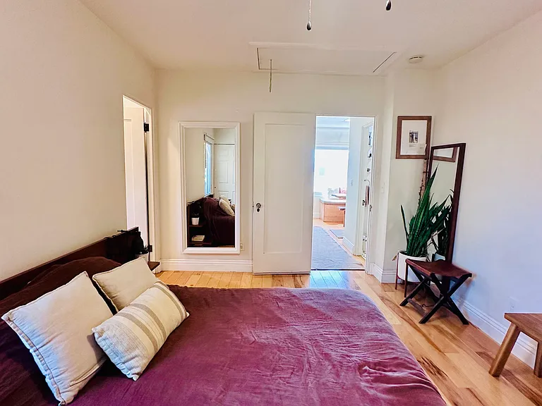 2619 Columbia St — Photo 32