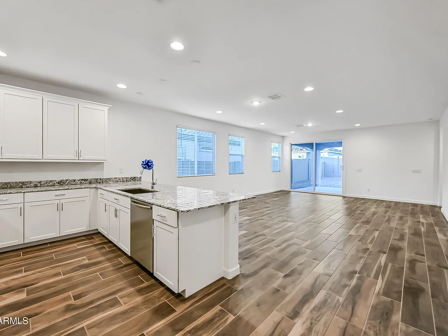 4 bed, 3.0 bath, 2524 sqft, $2,999 — Photo 4