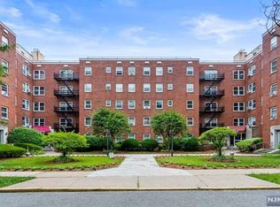 2320 Linwood Ave APT 3F, Fort Lee, NJ 07024