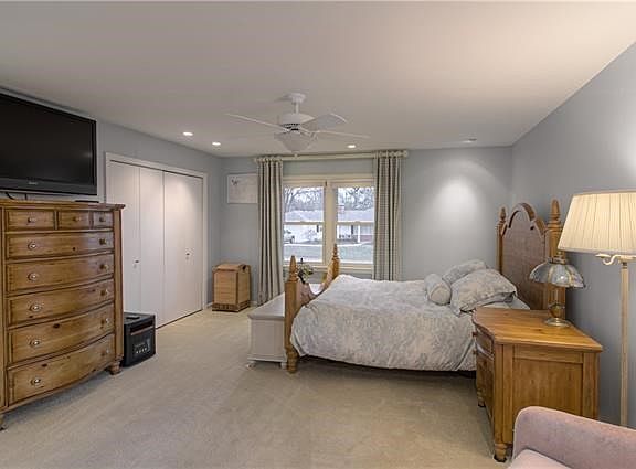 5th image of 9712 Mercier St