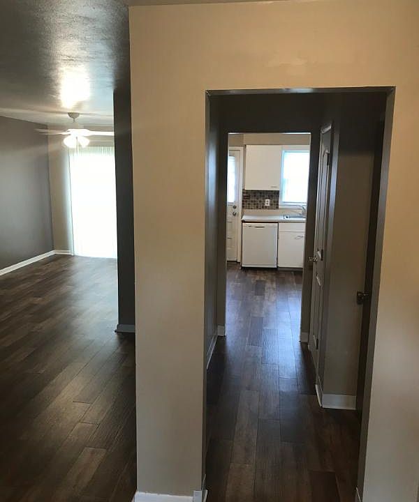 1st image of 4400 Eastridge Dr APT 4