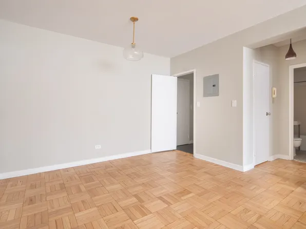 305 East 72nd Street image 4 of 9