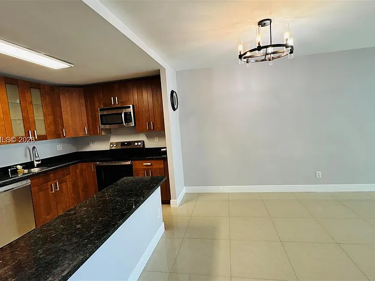 19390 Collins Ave #624 — Photo 2