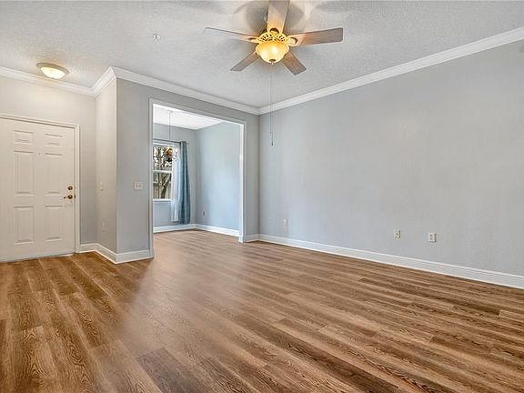 4th image of 405 Southern Pecan Cir Unit 104