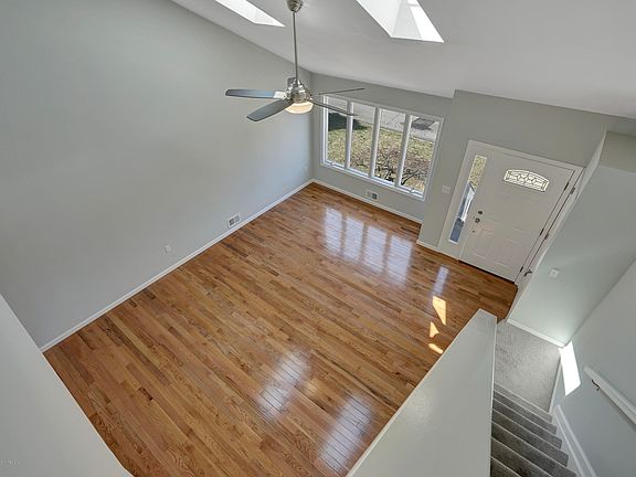 4th image of 929 Spray Ave