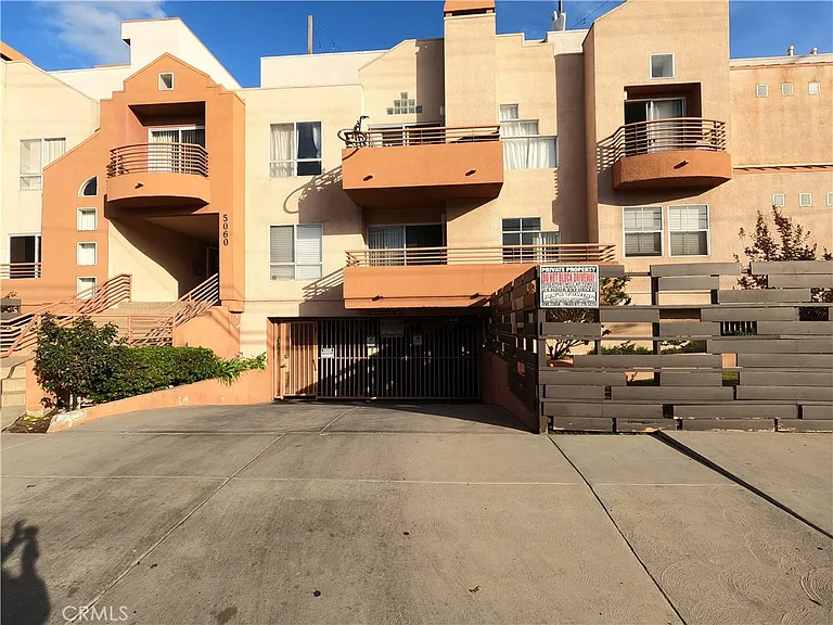 5060 Kester Ave #103 — Photo 18