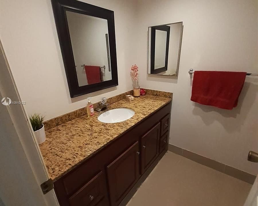 1st image of 140 Lakeview Dr APT 107