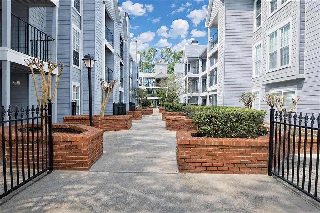 Building Photo - 310 Granville Ct #310