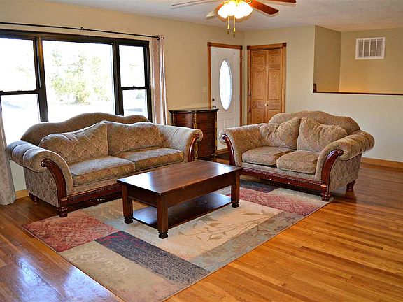 2nd image of 3761 Oak Leaf Dr