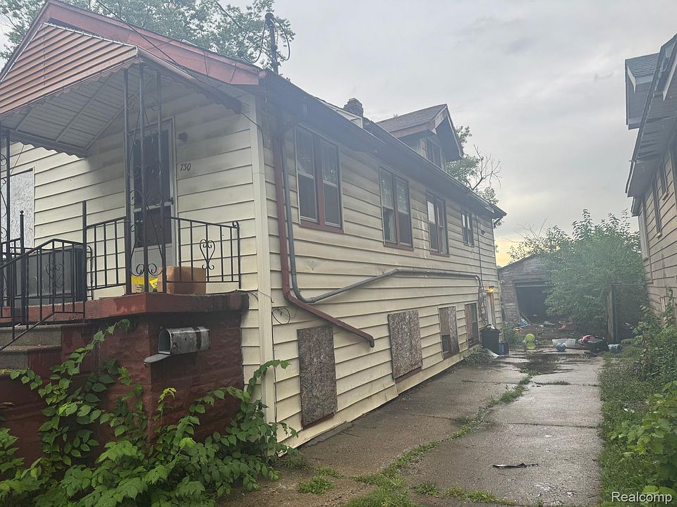1st image of 730 Barrie Ave