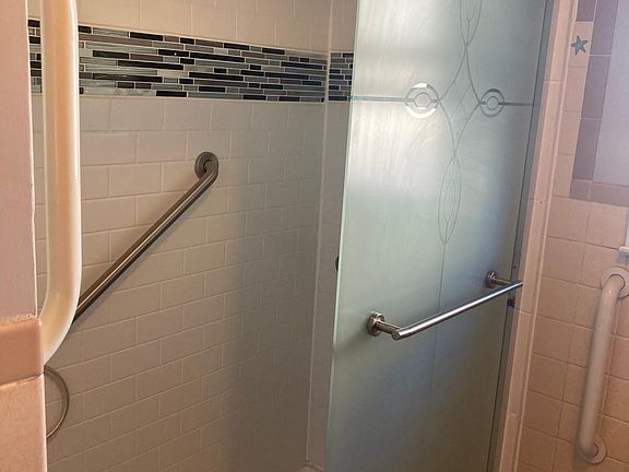 5th image of 47 Tacoma St Floor 2