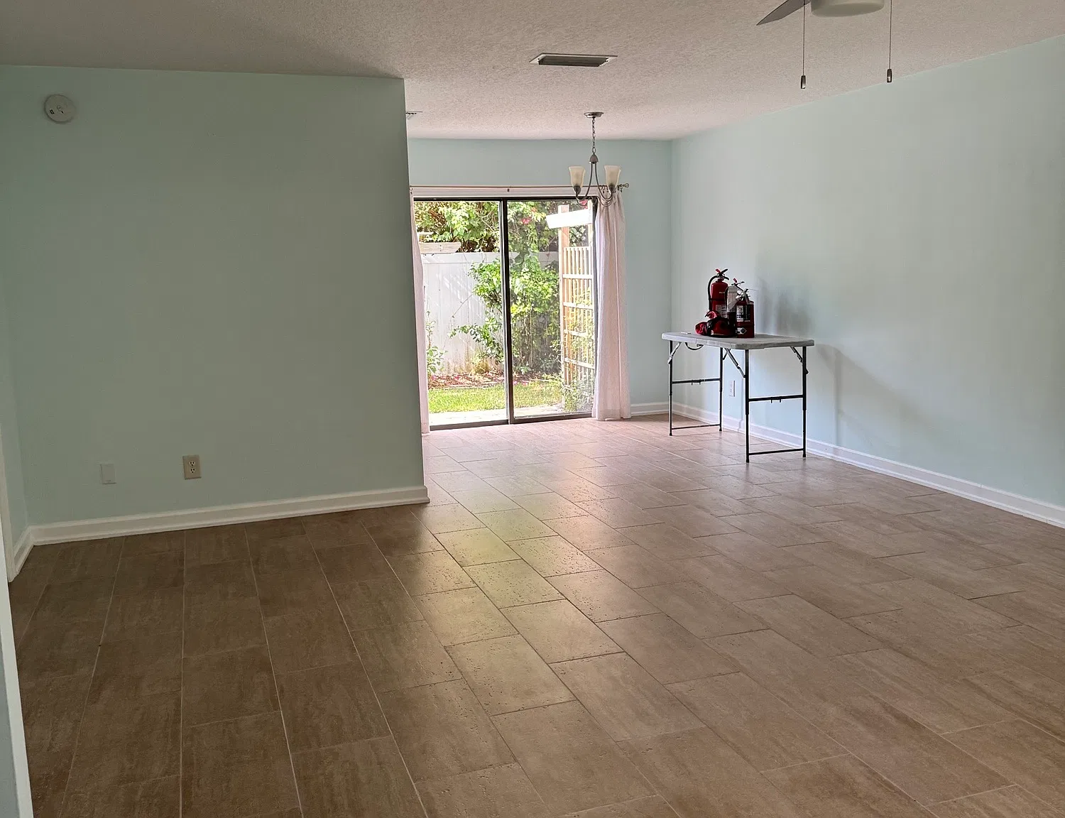 2 bed, 1.5 bath, 1250 sqft, $1,700 — Photo 4