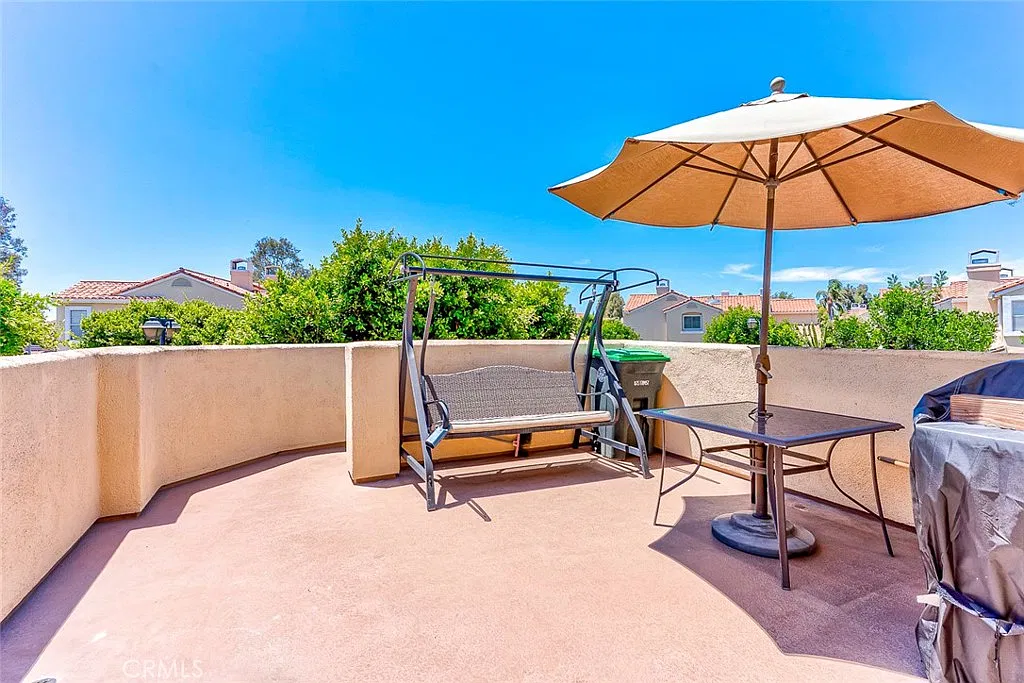 2 bed, 1063 sqft, $3,600 — Photo 1