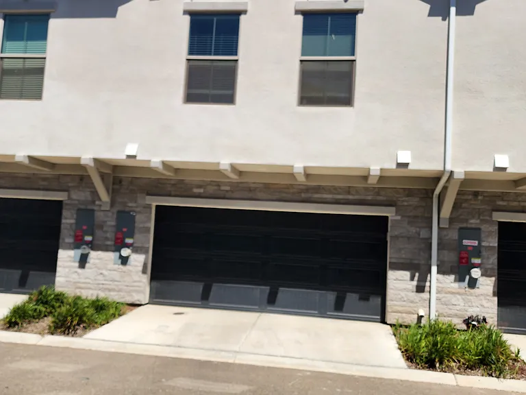 2816 E Teaberry Dr — Photo 2