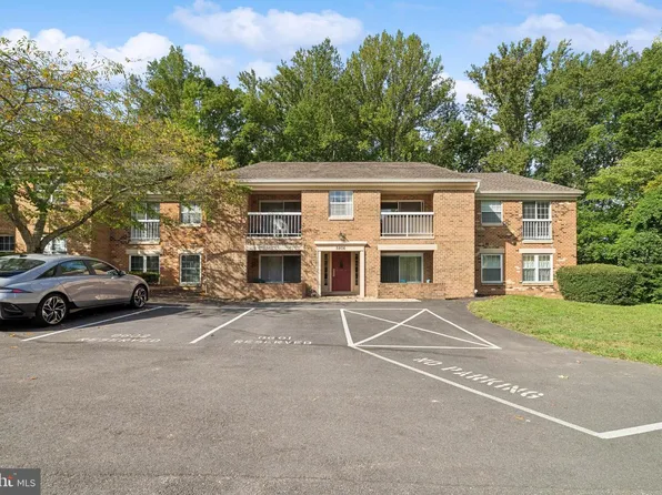5806 Cove Landing Rd APT 304, Burke, VA 22015