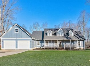 180 Dogwood Rd, Candler, NC 28715