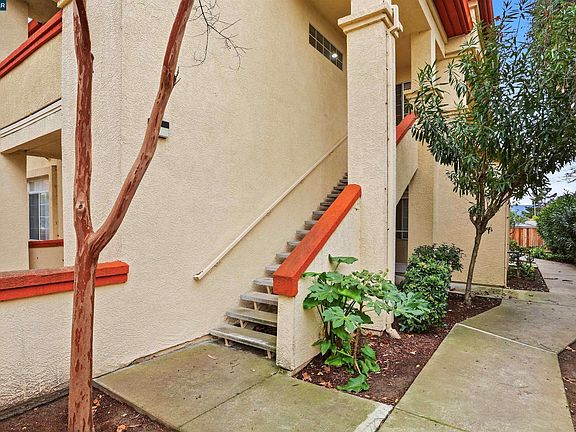 2nd image of 7020 Stagecoach Rd APT G