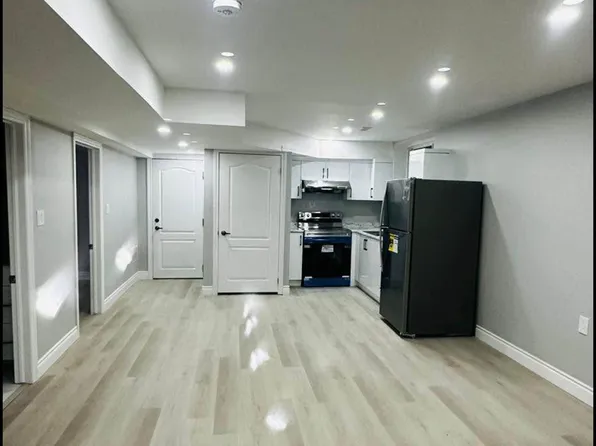 40 Hollybrook Trl #Basement, Kitchener, ON N2R 0M5