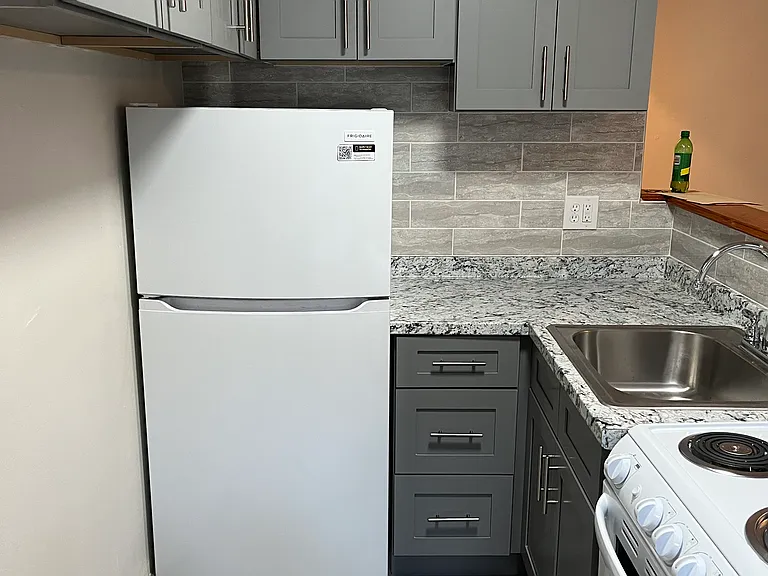4725-4727 Chester Ave #B8 — Photo 8