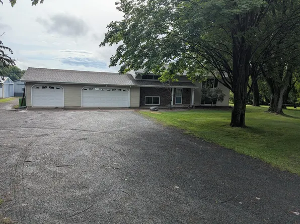 26463 Olinda Trl, Lindstrom, MN 55045