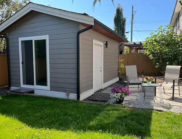 Outdoor view of Studio