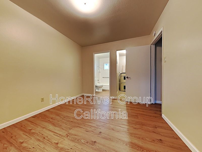1st image of 423 5th St APT 4