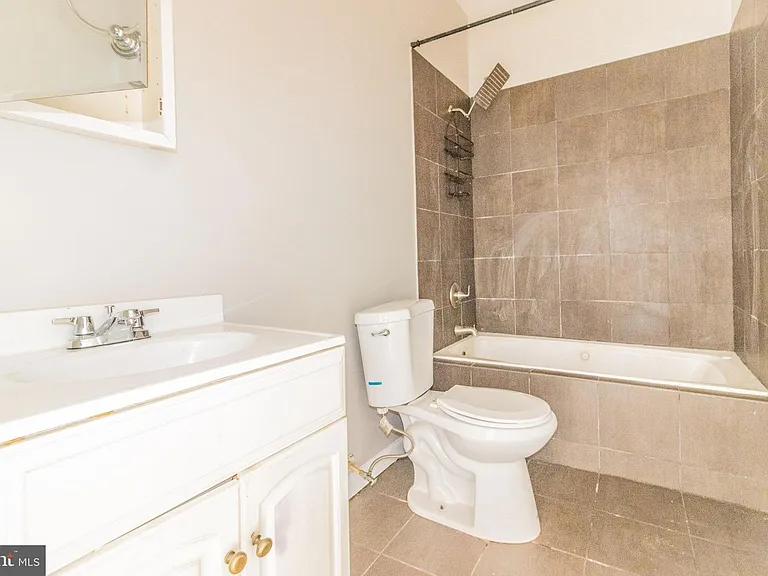 2124 Bolton St #3 — Photo 10