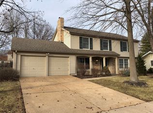 15571 Rose Gate Ln, Chesterfield, MO 63017
