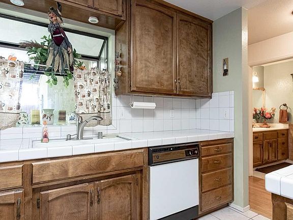 3rd image of 1024 Camphor St