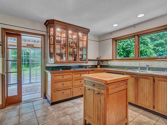 Built in hutch with glass doors
