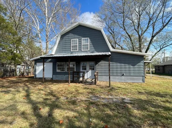 104 N Pine Ave, Gentry, AR 72734
