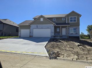 17151 Abigail St, Bennington, NE 68007