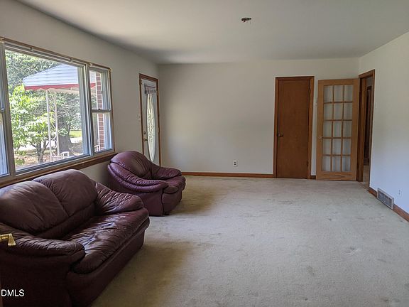 4th image of 700 W Carver St