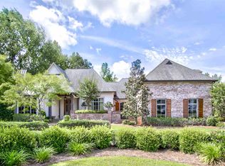 122 Summer Lake Dr, Ridgeland, MS 39157