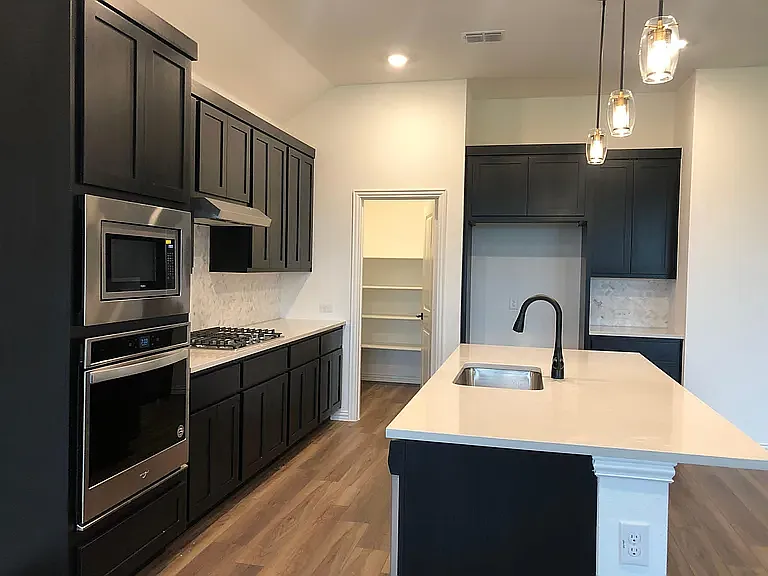 4 bed, 2499 sqft, $2,745 — Photo 4