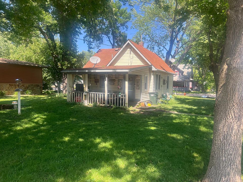 1st image of 310 2nd St S