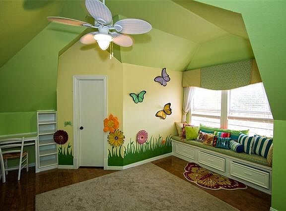 4th image of 350 Silverwood Cir