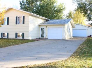 9 McDougall Dr, Bismarck, ND 58504