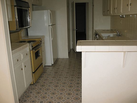5th image of 81 Antigua Ct