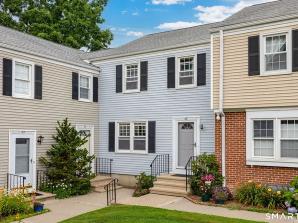 39 Tapping Reeve Vlg #39, Litchfield, CT 06759