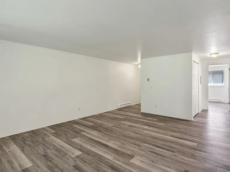 1060 York St — Photo 9