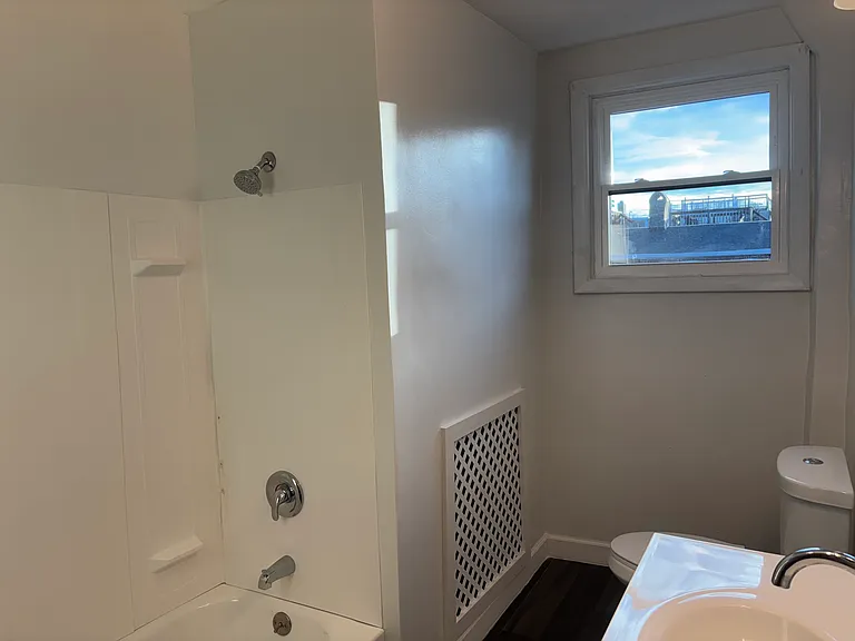 2400 Fleet St #B — Photo 13