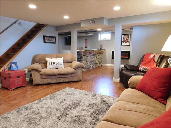 3rd image of 755 Flagstone Dr