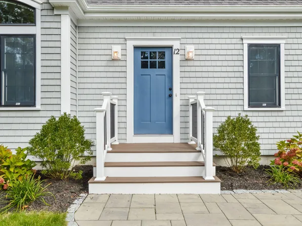 12 Leeshore Drive, Mashpee, MA 02649