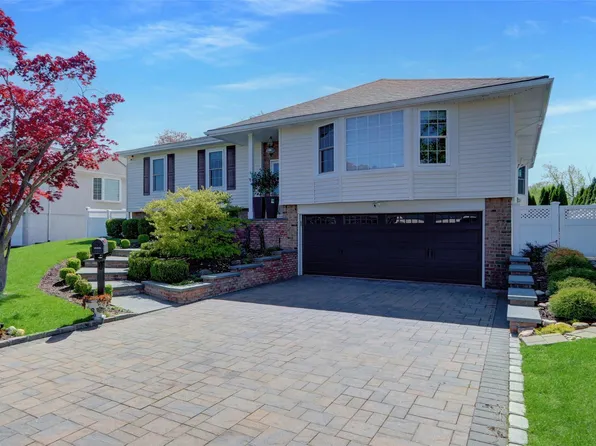 5 Bridle Path, North Hempstead, NY 11576