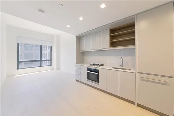 Rented by Siderow Residential Group | media 12