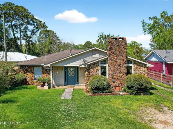 2003 Ray Ave, Pascagoula, MS 39567