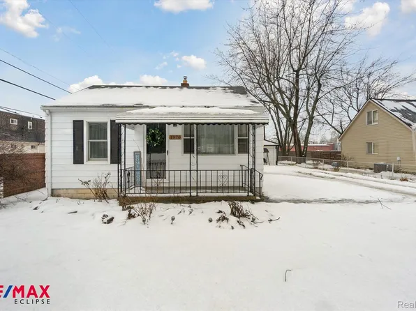 1970 Beechmont St, Keego Harbor, MI 48320