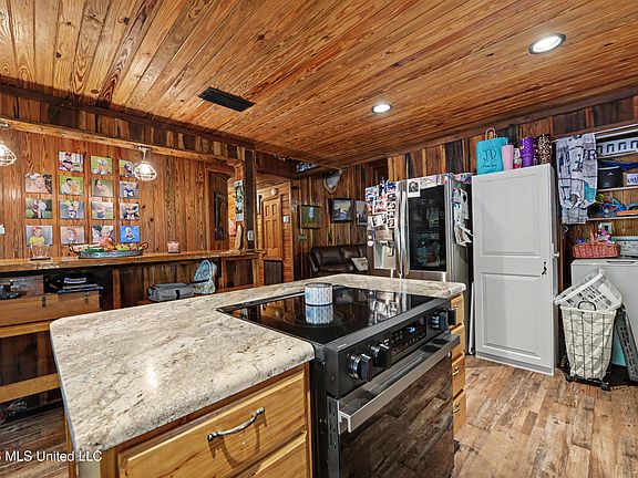 4th image of 182 Rolling Woods Rd