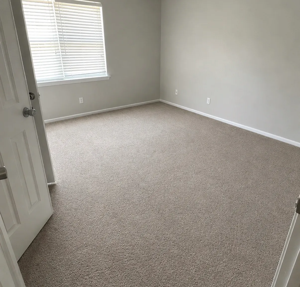 1307 W Meadowview Rd — Photo 3